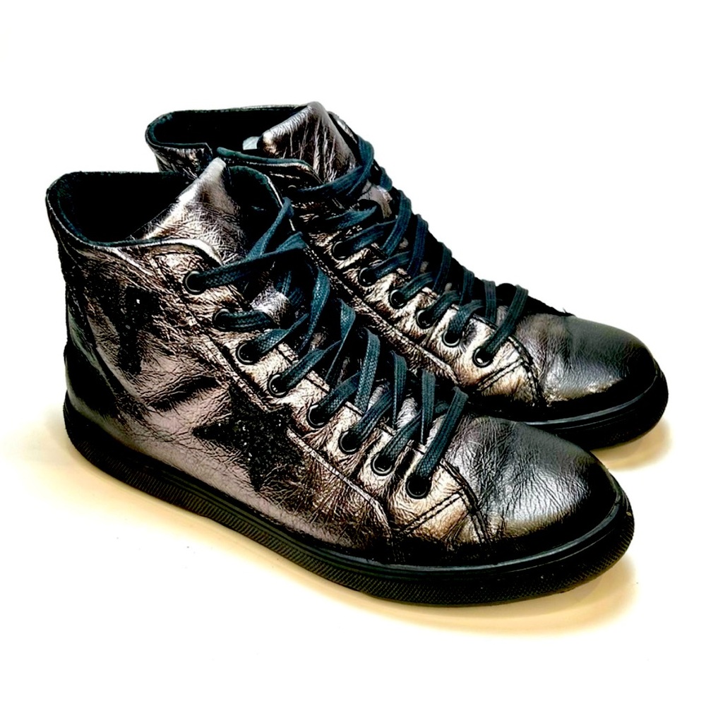Cafe Noir ! Metallic High-Top Sneakers with purple ish Finish 💜❤️‍🔥